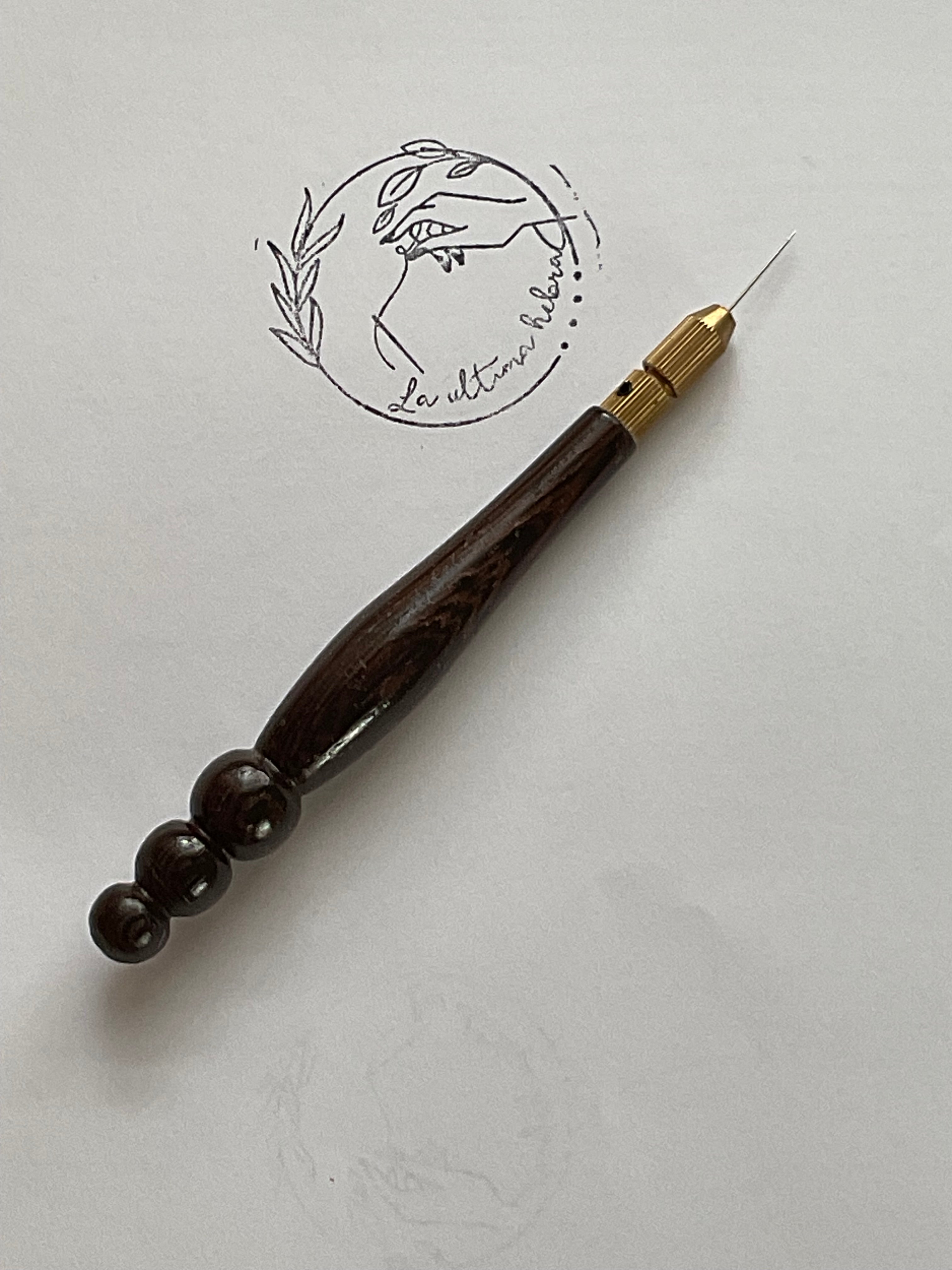 Aguja Luneville con Mango de Madera Boniga